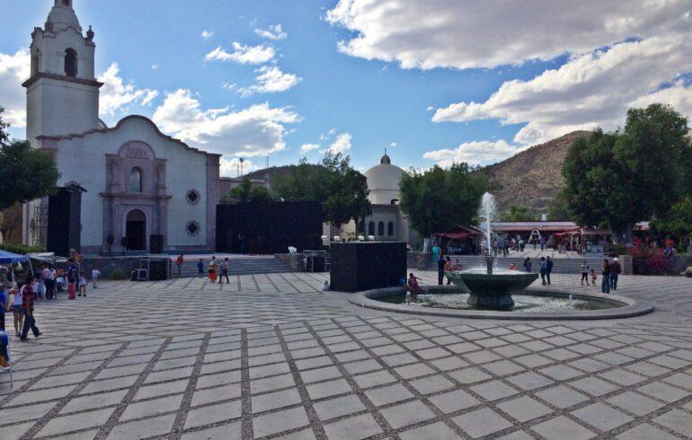 plaza central magdalena de kino